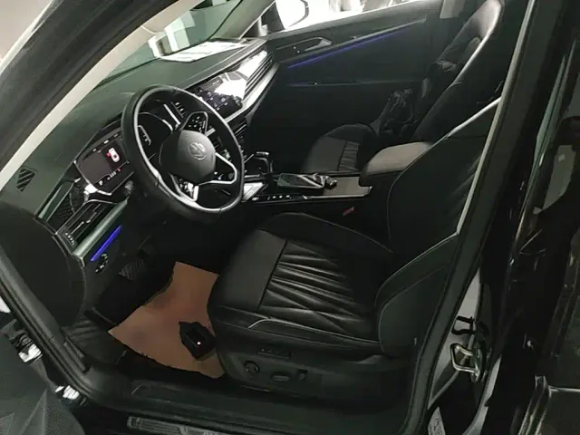 Volkswagen Passat — Фото автомобиля 14