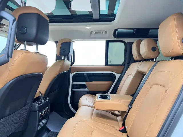 Land Rover Defender — Фото автомобиля 27