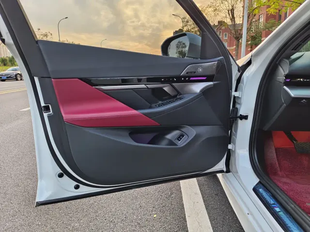 BMW 5 Series — Фото автомобиля 23