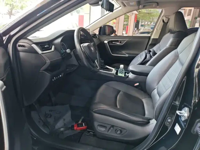 Toyota RAV4 — Фото автомобиля 14