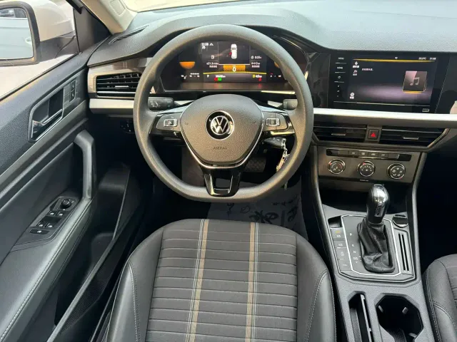 Volkswagen Lavida — Фото автомобиля 5