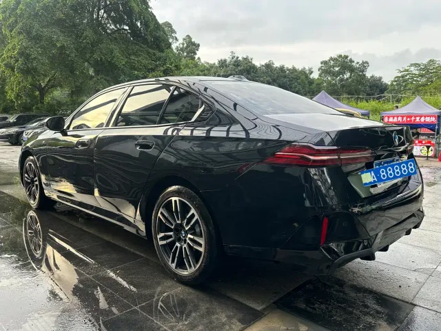 BMW 5 Series — Фото автомобиля 9