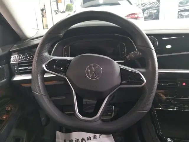 Volkswagen Passat — Фото автомобиля 15