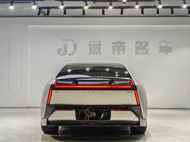 Xpeng P7 — Фото автомобиля 8
