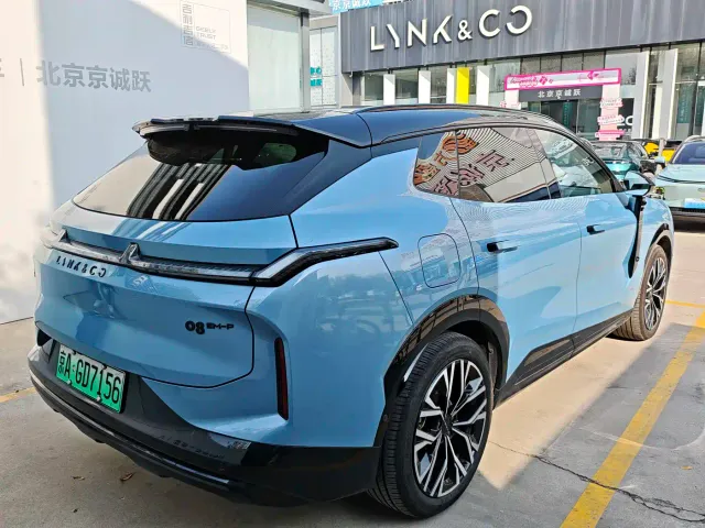 Lynk & Co 08 EM-P — Фото автомобиля 3