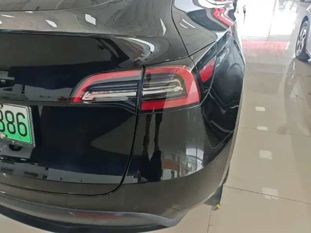 Tesla Model Y — Фото автомобиля 7