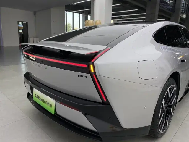 Xpeng P7 — Фото автомобиля 14