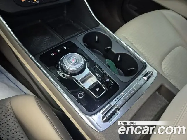 Kia Carnival Generation 4 — Фото автомобиля 8