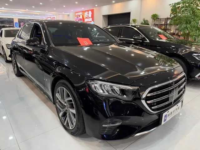 Mercedes-Benz E-Class — Фото автомобиля 3
