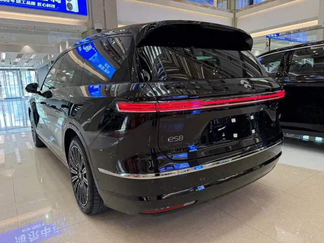Nio ES8 — Фото автомобиля 6