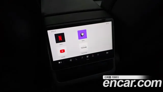 Tesla Model 3 — Фото автомобиля 24