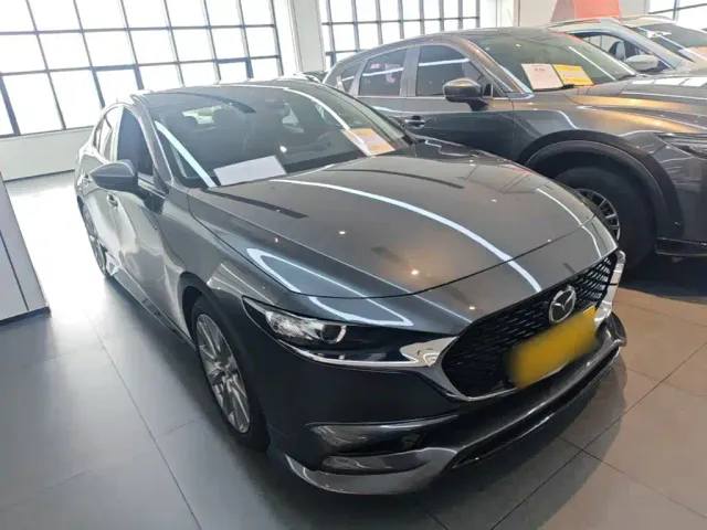 Mazda Axela — Фото автомобиля 3