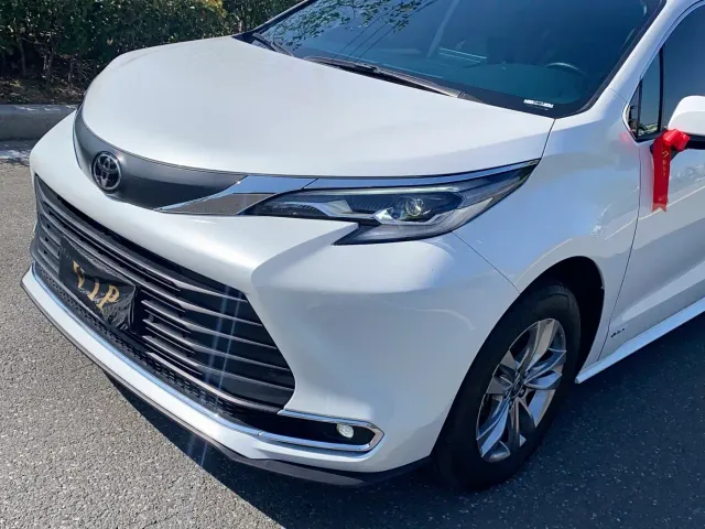 Toyota Sienna — Фото автомобиля 4