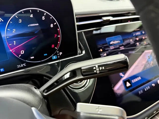 Mercedes-Benz E-Class — Фото автомобиля 11