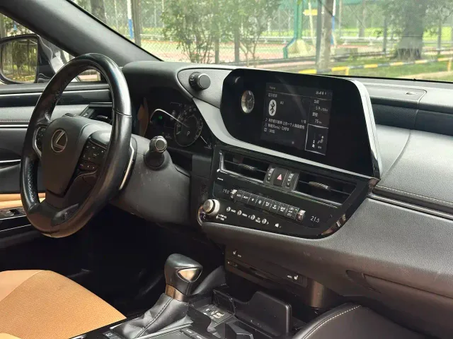 Lexus ES — Фото автомобиля 10