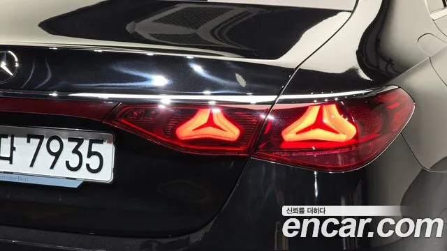Mercedes-Benz E-Class — Фото автомобиля 22