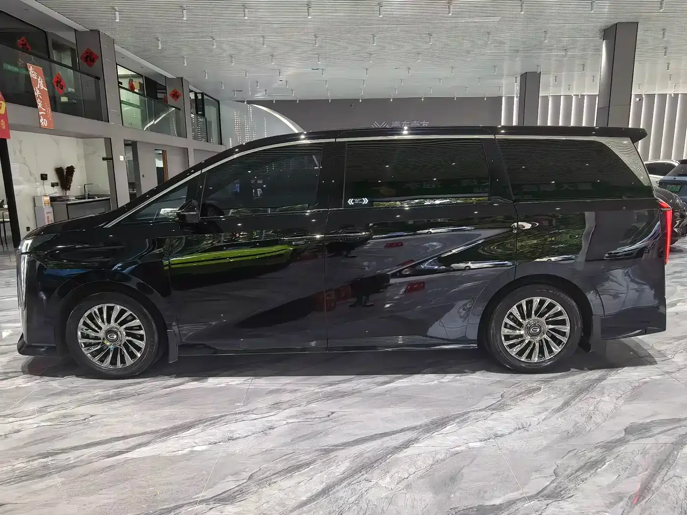 GAC Trumpchi Trumpchi M8 2023 Master Series Dual Hybrid Flagship Edition — Фото автомобиля 4
