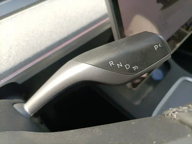 Tesla Model Y — Фото автомобиля 15