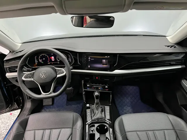 Volkswagen Passat — Фото автомобиля 10