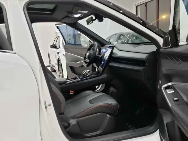 Geely Boyue — Фото автомобиля 6