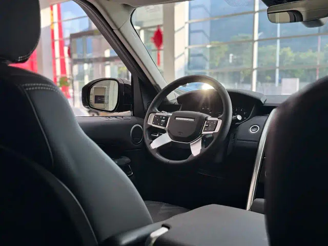 Land Rover Discovery — Фото автомобиля 10