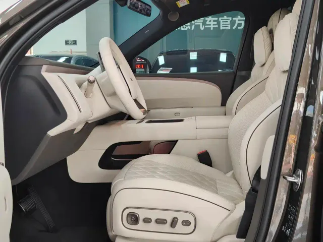 Li Auto L8 — Фото автомобиля 2