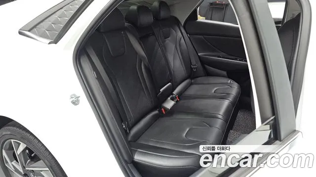 Hyundai AVANTE Новый Avante (CN7) — Фото автомобиля 24