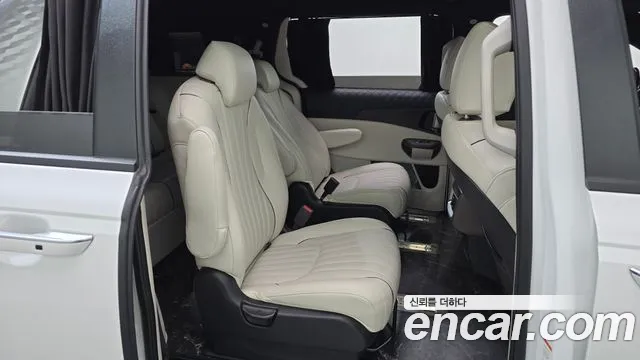Kia Carnival Generation 4 — Фото автомобиля 17