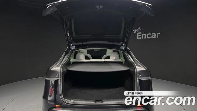 Tesla Model Y — Фото автомобиля 20