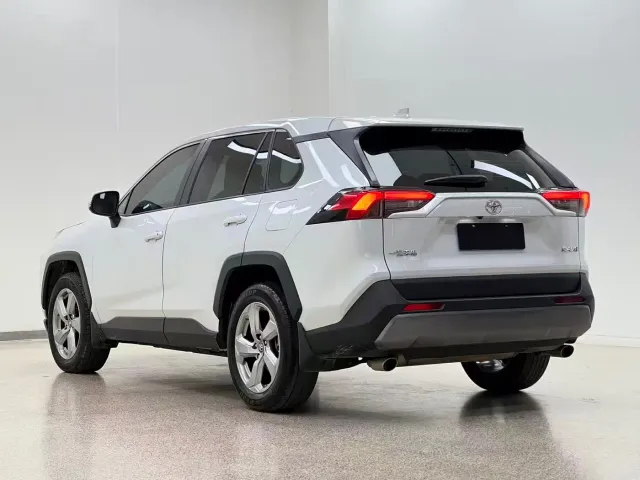 Toyota RAV4 — Фото автомобиля 6