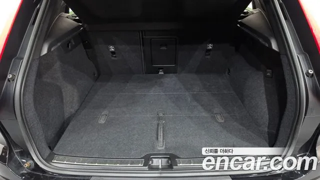 Вольво XC40 B4 Ultimate Bright — Фото автомобиля 17