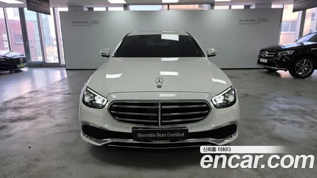 Mercedes-Benz E-Class — Фото автомобиля 3