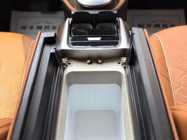Mercedes-Benz V-Class — Фото автомобиля 7