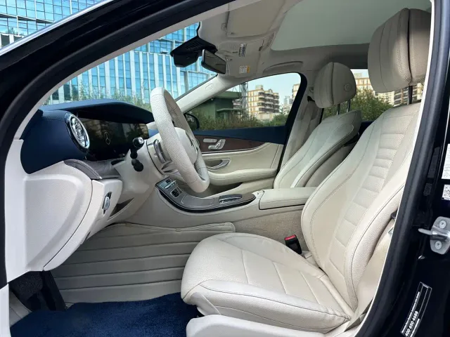Mercedes-Benz E-Class — Фото автомобиля 4