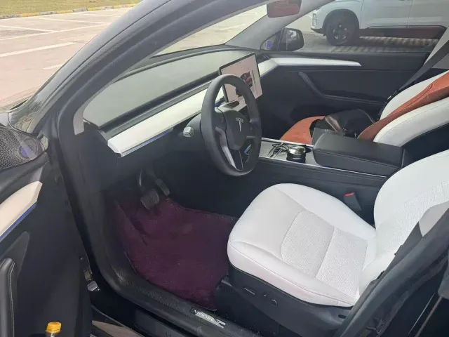 Tesla Model Y — Фото автомобиля 4