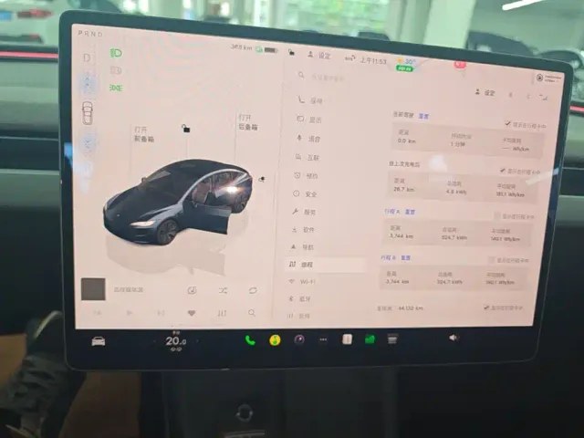 Tesla Model 3 — Фото автомобиля 11