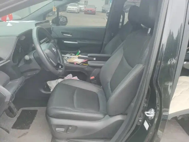 Toyota Sienna — Фото автомобиля 14