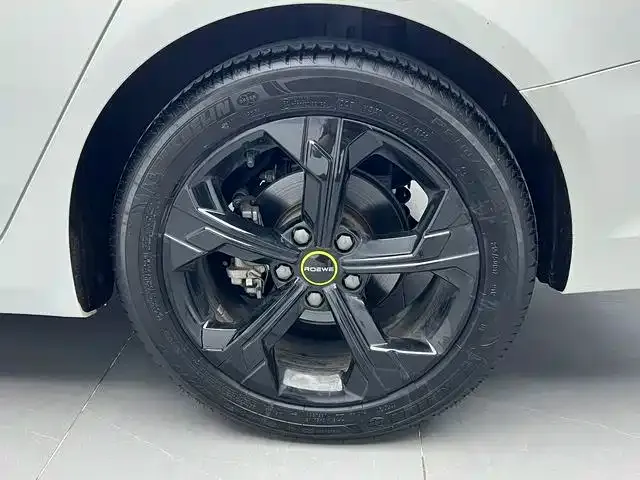 Roewe i6 MAX — Фото автомобиля 19