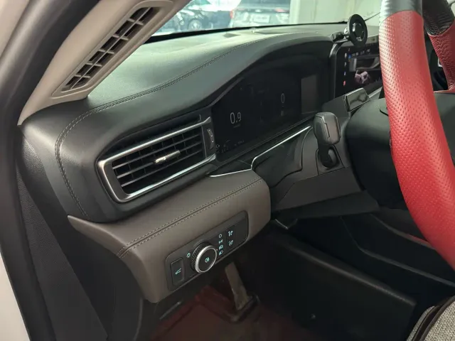 Ford Explorer — Фото автомобиля 9