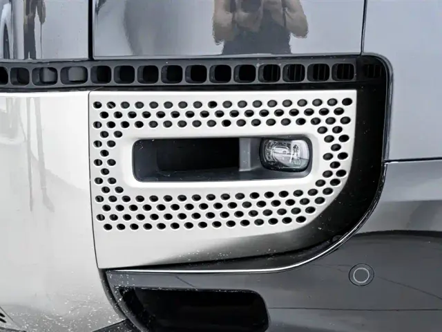 Land Rover Defender — Фото автомобиля 9