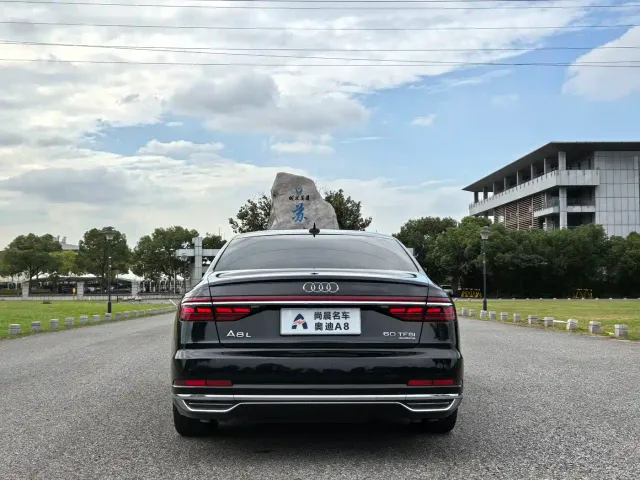 Audi A8 — Фото автомобиля 20