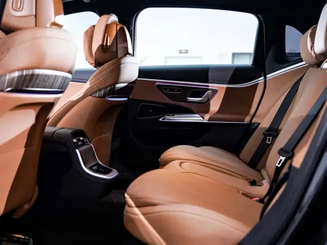 Mercedes-Benz E-Class — Фото автомобиля 20