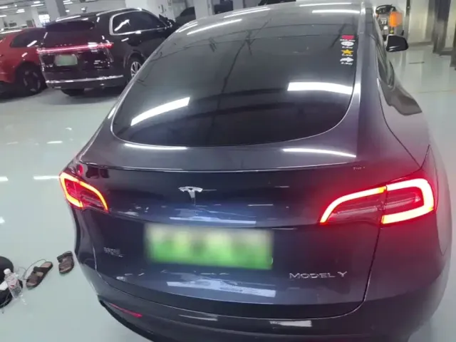 Tesla Model Y — Фото автомобиля 5