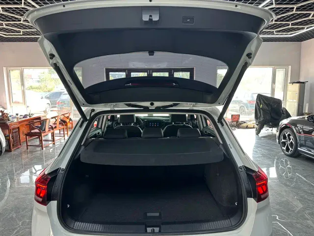 Volkswagen T-Roc — Фото автомобиля 13