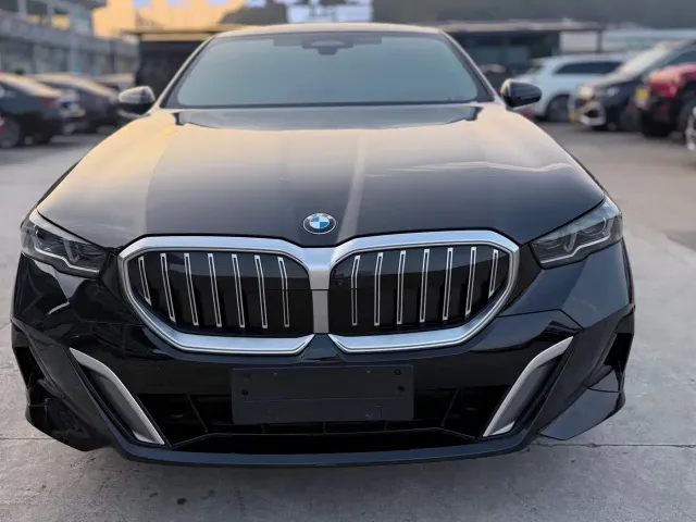 BMW 5 Series — Фото автомобиля 2