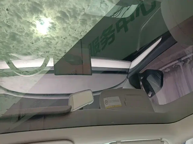 Tesla Model Y — Фото автомобиля 17