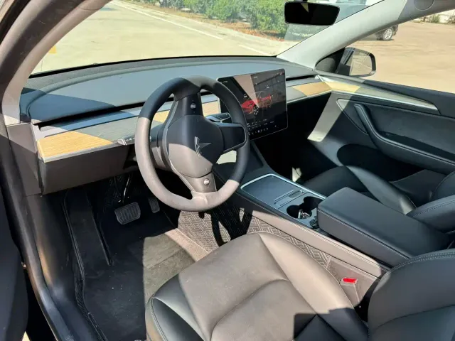 Tesla Model Y — Фото автомобиля 7