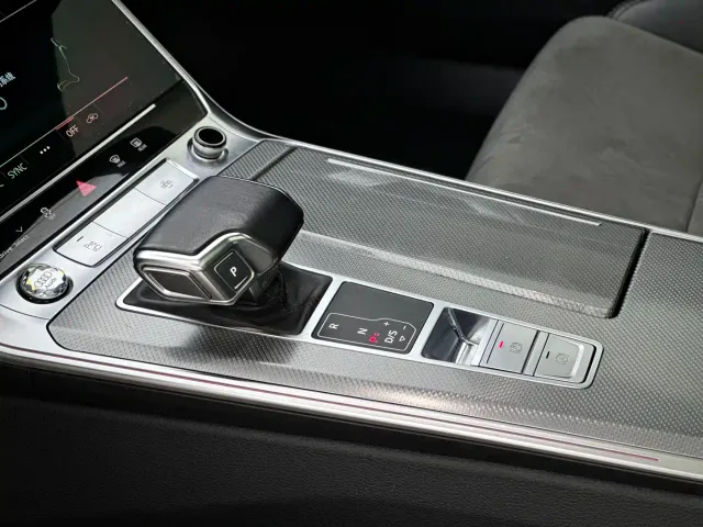 Audi A6L — Фото автомобиля 12