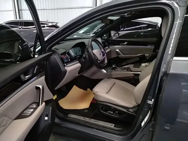 BYD Tang — Фото автомобиля 15