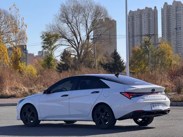 Hyundai Elantra — Фото автомобиля 6